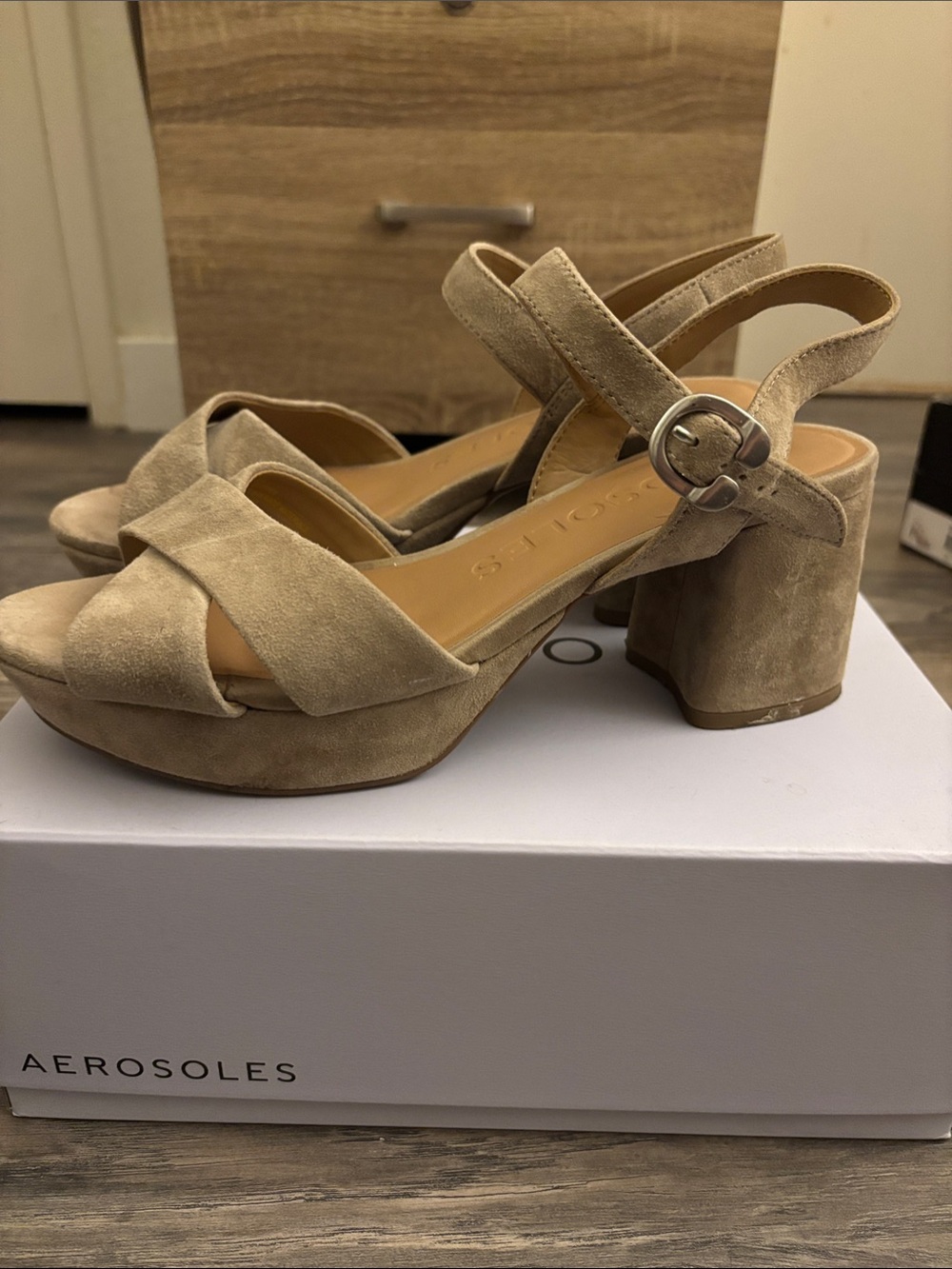 AEROSOLES Cosmos Trench Coat Suede Crisscross Block Heel Sandals size 9 wide